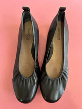 Load image into Gallery viewer, Pre-Loved Supersoft Clarissa Size Au12