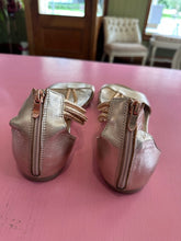 Load image into Gallery viewer, Pre-Loved D&J Jazzie Size 44/AU12