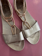 Load image into Gallery viewer, Pre-Loved D&J Jazzie Size 44/AU12