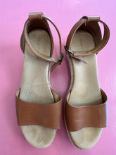 Load image into Gallery viewer, Pre-Loved Hush Puppies Abella