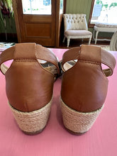 Load image into Gallery viewer, Pre-Loved Hush Puppies Abella