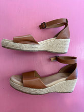 Load image into Gallery viewer, Pre-Loved Hush Puppies Abella