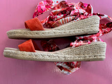 Load image into Gallery viewer, Pre-Loved D&J Sollie