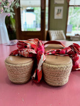 Load image into Gallery viewer, Pre-Loved D&J Sollie