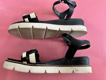 Load image into Gallery viewer, Pre-Loved Elvio Zanon Black White Sandal
