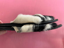 Load image into Gallery viewer, Pre-Loved The Hides Black White Slides