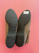 Load image into Gallery viewer, Pre-Loved Paul Green Laceup