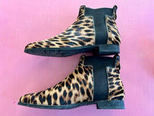 Load image into Gallery viewer, Pre-Loved Tods Ankle Boot