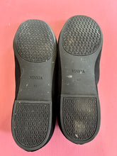 Load image into Gallery viewer, Pre-Loved Vivaia Black Flat