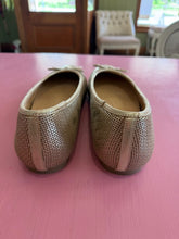 Load image into Gallery viewer, Pre-Loved Ziera Chelsea