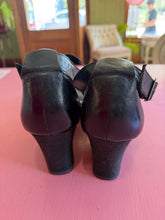 Load image into Gallery viewer, Pre-Loved Minx Classy Cracker