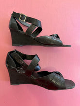 Load image into Gallery viewer, Pre-Loved Minx Classy Cracker