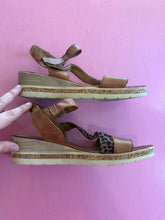 Load image into Gallery viewer, Pre-Loved Remonte Brown Sandals