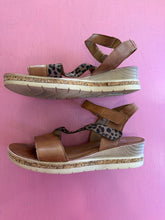 Load image into Gallery viewer, Pre-Loved Remonte Brown Sandals