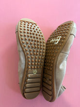 Load image into Gallery viewer, Pre-Loved D&J Bellez Taupe