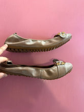 Load image into Gallery viewer, Pre-Loved D&J Bellez Taupe