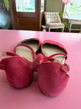 Load image into Gallery viewer, Pre-Loved Tipsietoes red sandals
