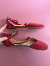 Load image into Gallery viewer, Pre-Loved Tipsietoes red sandals