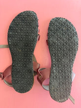 Load image into Gallery viewer, Pre-Loved Bioworld burgundy sandals