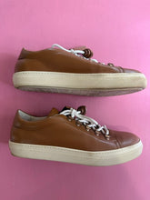 Load image into Gallery viewer, Pre-Loved Tod's Tan Sneaker
