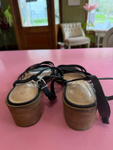 Load image into Gallery viewer, Pre-Loved Hush Puppies Peechy