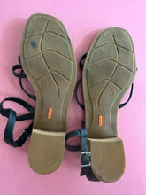 Load image into Gallery viewer, Pre-Loved Hush Puppies Peechy