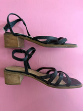 Load image into Gallery viewer, Pre-Loved Hush Puppies Peechy