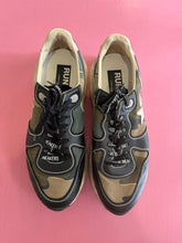 Load image into Gallery viewer, Pre-Loved Golden Goose Running