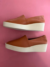 Load image into Gallery viewer, Pre-Loved Robert Clergerie Lara Wedges in Tan