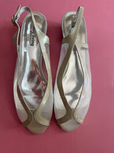 Load image into Gallery viewer, Pre-Loved Easy Living Winny