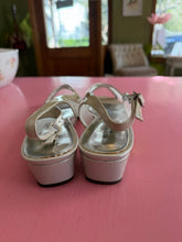 Load image into Gallery viewer, Pre-Loved Easy Living Winny