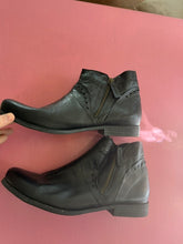 Load image into Gallery viewer, Pre-Loved Miss M Black Twin Zip boot