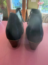 Load image into Gallery viewer, Pre-Loved Frankie4 Black boots