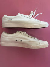 Load image into Gallery viewer, Pre-Loved Simple white sneakers