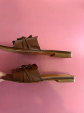 Load image into Gallery viewer, Pre-Loved Cignetti Boutique Tan Slides