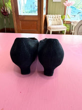 Load image into Gallery viewer, Pre-Loved Beautifeel Black Courts