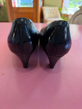 Load image into Gallery viewer, Pre-Loved Nuova Linea Black Patent Courts
