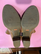 Load image into Gallery viewer, Pre-Loved Hush Puppies Shade Tan