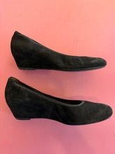 Load image into Gallery viewer, Pre-Loved Gabor Black Suede Wedges