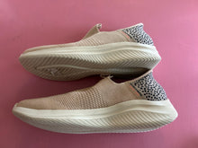 Load image into Gallery viewer, PL Sketchers Slipins - Tan Bark
