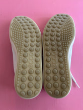 Load image into Gallery viewer, Pre-Loved Ecco Sneakers White