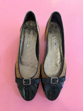 Load image into Gallery viewer, Pre-Loved Dansi Black Patent Low Heeled Shoe