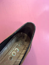 Load image into Gallery viewer, Pre-Loved Dansi Black Patent Low Heeled Shoe