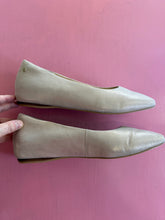 Load image into Gallery viewer, Pre-Loved Frankie4 Gianna Dusty Blossom