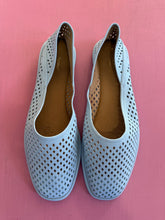 Load image into Gallery viewer, Pre-Loved Hush Puppies Chara