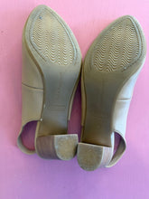 Load image into Gallery viewer, Pre-Loved Hush Puppies Harlo