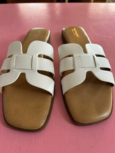 Load image into Gallery viewer, Pre-Loved Hush Puppies Isa