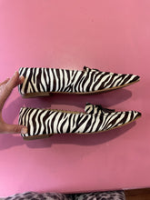 Load image into Gallery viewer, Pre-Loved Millwoods Zebra Loafer Size 43/AU12