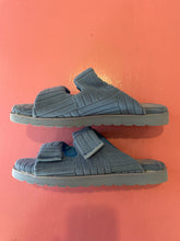 Load image into Gallery viewer, Pre-Loved Hush Puppies Terry Size AU10