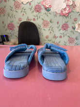 Load image into Gallery viewer, Pre-Loved Hush Puppies Terry Size AU10